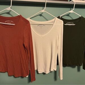 Seriously soft Aeropostale long sleeve shirts pack of 3. White green burnt orang